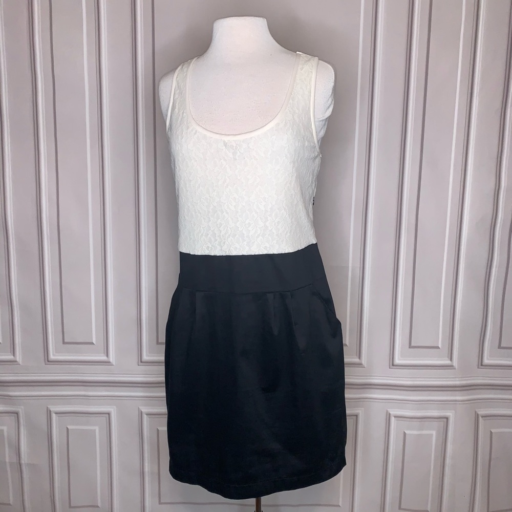 Size XL. Xhilaration Lace bodice dress.